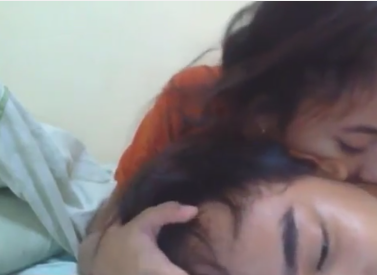 Arab Tante Cantik Peluk Sambil Desah